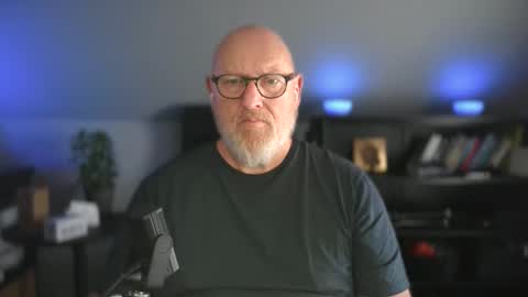 Snapshot of mark1963sub chatting on 09.11.25 Mark online show from 09.11.25