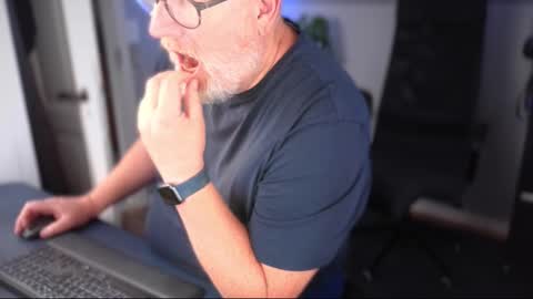 Snapshot of mark1963sub chatting on 09.16.25 Mark online show from 09.16.25