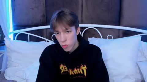 Mark online show from 10.03.25