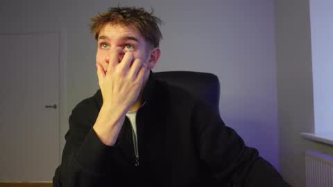 Snapshot of mark_karson chatting on 12.21.25 MARK KARSON online show from 12.21.25