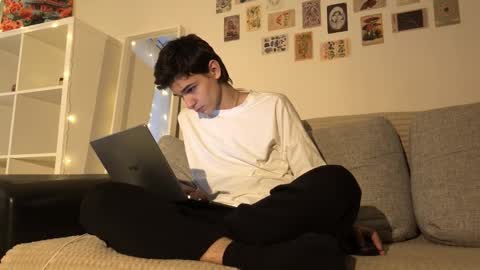 Snapshot of mark_romal chatting on 10.29.25 Mark online show from 10.29.25