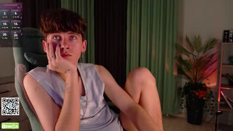 Snapshot of mark_safr chatting on 10.16.25 Mark online show from 10.16.25