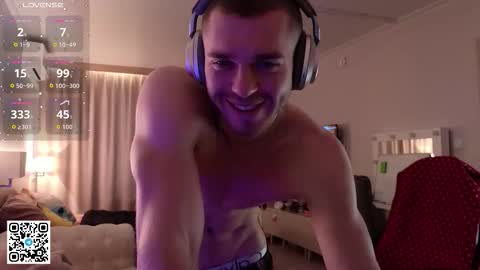 Snapshot of mark_stiff chatting on 10.12.25 Mark online show from 10.12.25