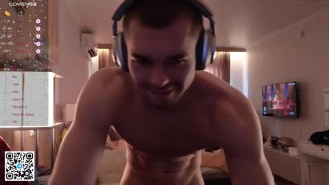 Snapshot of mark_stiff chatting on 11.08.25 Mark online show from 11.08.25