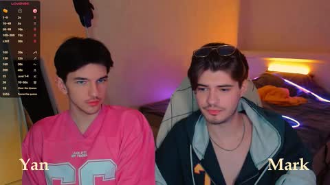 Snapshot of mark_sun chatting on 09.17.25 Mark online show from 09.17.25