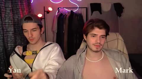 Snapshot of mark_sun chatting on 11.08.25 Mark online show from 11.08.25