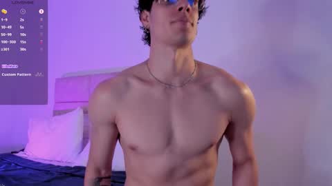 Snapshot of mark_thonson chatting on 11.04.25 troy online show from 11.04.25