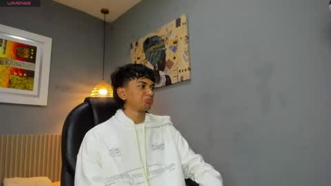 Snapshot of markbowie chatting on 05.16.26 markbowie online show from 05.16.26