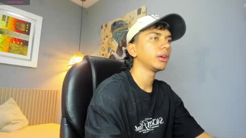 Snapshot of markbowie chatting on 05.18.26 markbowie online show from 05.18.26