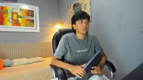 Snapshot of markbowie chatting on 06.05.26 markbowie online show from 06.05.26