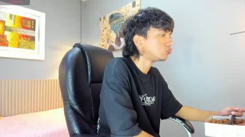 Snapshot of markbowie chatting on 06.19.26 markbowie online show from 06.19.26