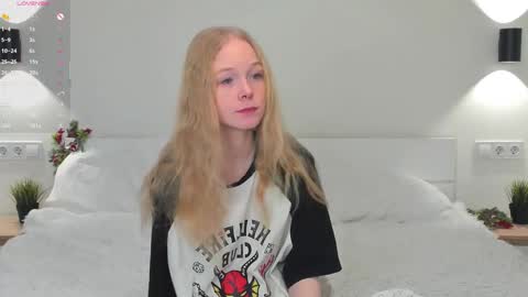 Snapshot of markettadeerman chatting on 12.16.25 markettadeerman online show from 12.16.25