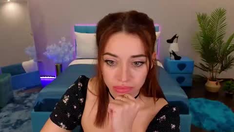 Snapshot of marladewis chatting on 11.26.25 MarlaDewis online show from 11.26.25