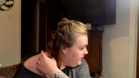 Snapshot of maroon_moon chatting on 02.13.25 maroon_moon online show from 02.13.25