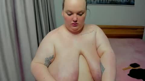 Snapshot of marry_girl chatting on 09.30.25 Mary online show from 09.30.25