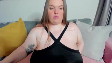 Snapshot of marry_girl chatting on 10.18.25 Mary online show from 10.18.25