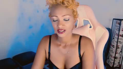 Snapshot of marryme00 chatting on 09.16.25 May online show from 09.16.25