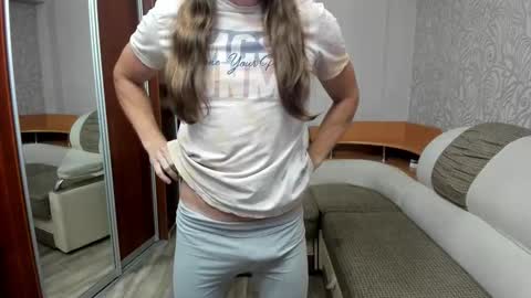 Snapshot of marryplz chatting on 09.10.25 Alan online show from 09.10.25