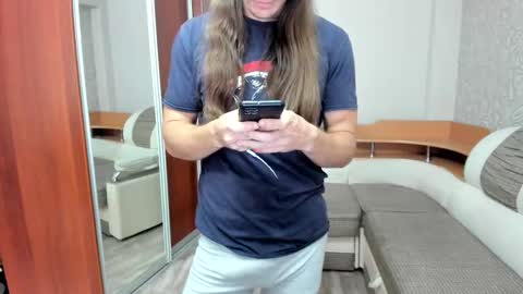 Snapshot of marryplz chatting on 09.30.25 Alan online show from 09.30.25