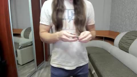 Snapshot of marryplz chatting on 10.21.25 Alan online show from 10.21.25