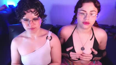 Snapshot of marsdoll chatting on 11.24.25 Marsdoll online show from 11.24.25