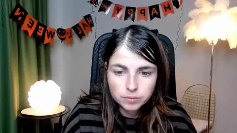 Snapshot of martaedams chatting on 10.25.25 martaedams online show from 10.25.25