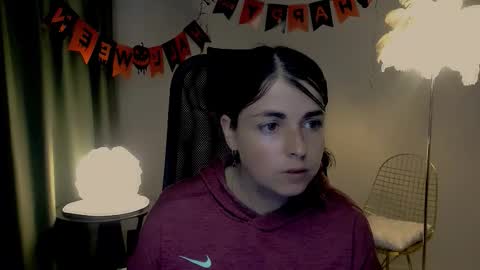 Snapshot of martaedams chatting on 10.29.25 martaedams online show from 10.29.25