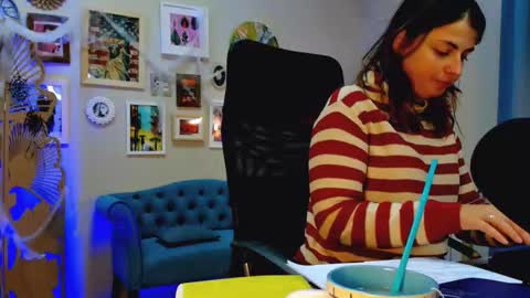 Snapshot of martaedams chatting on 11.05.25 martaedams online show from 11.05.25