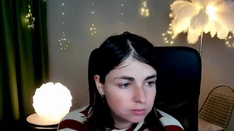 Snapshot of martaedams chatting on 12.17.25 martaedams online show from 12.17.25