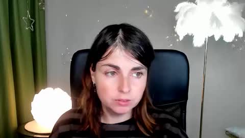 Snapshot of martaedams chatting on 12.23.25 martaedams online show from 12.23.25