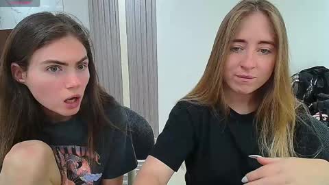 Snapshot of marthabarens chatting on 03.25.26 marthabarens online show from 03.25.26