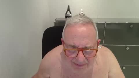 Snapshot of martin_1947 chatting on 10.18.25 martin_1947 online show from 10.18.25