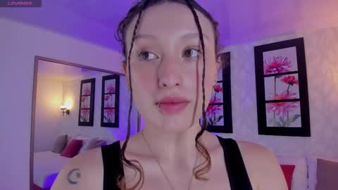 Snapshot of martina_adams chatting on 11.13.25 mari online show from 11.13.25