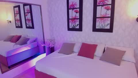 Snapshot of martina_adams chatting on 12.04.25 mari online show from 12.04.25