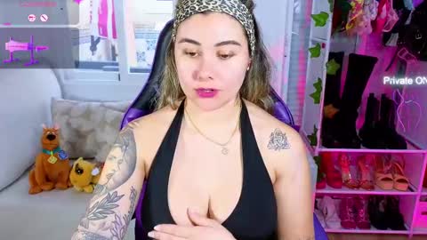 Snapshot of martina_cox_ chatting on 02.11.25 MARTINA online show from 02.11.25