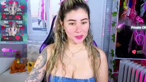 Snapshot of martina_cox_ chatting on 02.14.25 MARTINA online show from 02.14.25