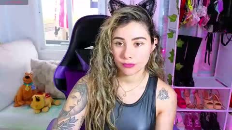 Snapshot of martina_cox_ chatting on 02.22.25 MARTINA online show from 02.22.25