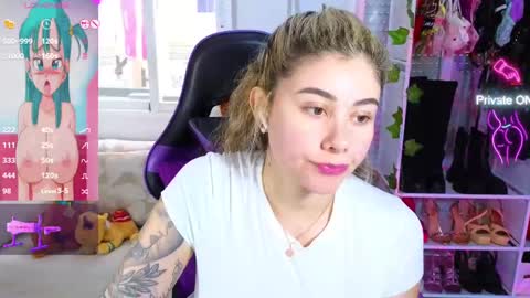 Snapshot of martina_cox_ chatting on 03.04.25 MARTINA online show from 03.04.25