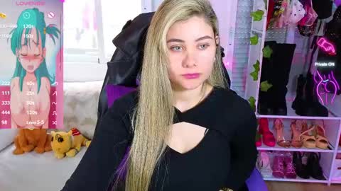 Snapshot of martina_cox_ chatting on 03.08.25 MARTINA online show from 03.08.25