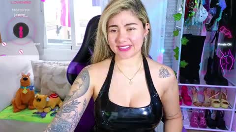 Snapshot of martina_cox_ chatting on 03.09.25 MARTINA online show from 03.09.25