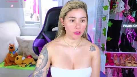 Snapshot of martina_cox_ chatting on 03.12.25 MARTINA online show from 03.12.25