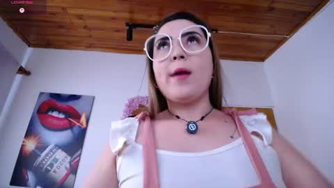Snapshot of martiniella chatting on 06.26.26 Antonella Martini online show from 06.26.26