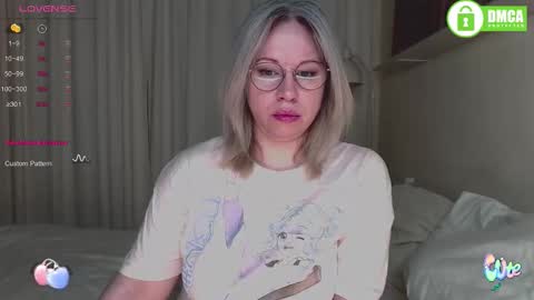 Snapshot of mary__linn chatting on 10.19.25 Mary linn online show from 10.19.25
