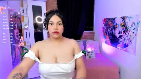 Snapshot of mary_bruss chatting on 09.15.25      online show from 09.15.25