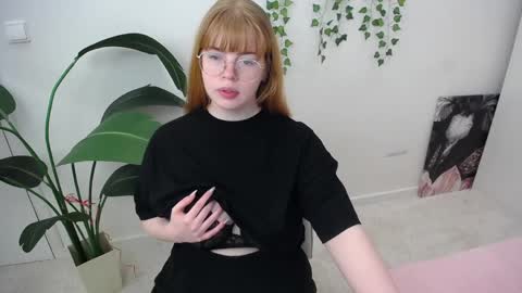 Snapshot of mary_elle chatting on 04.28.26 Mary online show from 04.28.26