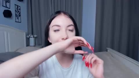 Snapshot of mary_loky chatting on 12.15.25 Mary online show from 12.15.25