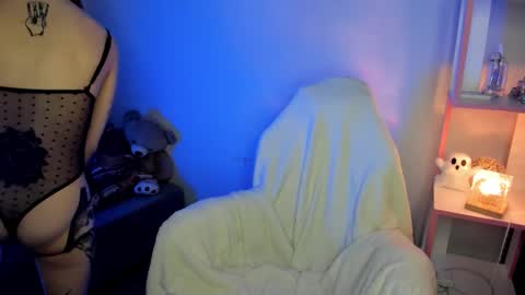 Snapshot of mary_xextra chatting on 10.29.25 Mary GTM3Mon Wed Thu Sat Sun 0400 am-1030pm online show from 10.29.25