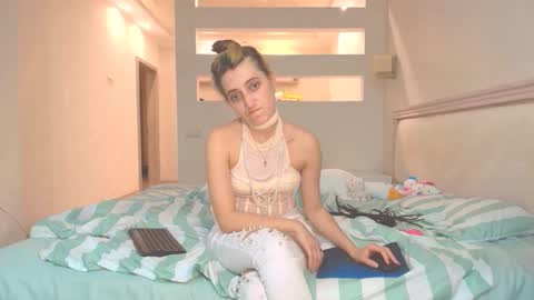 marya442004 online show from 10.19.25