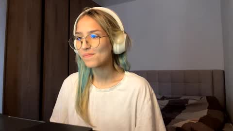 Kira online show from 09.13.25