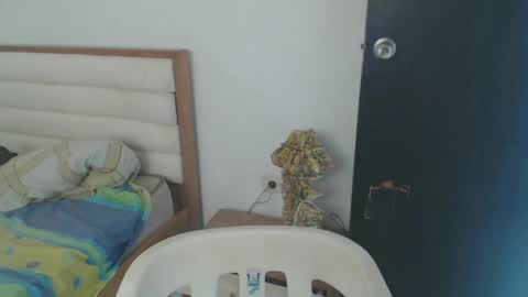 Snapshot of maryam_arabicmilk chatting on 02.21.25 maryam_arabicmilk online show from 02.21.25